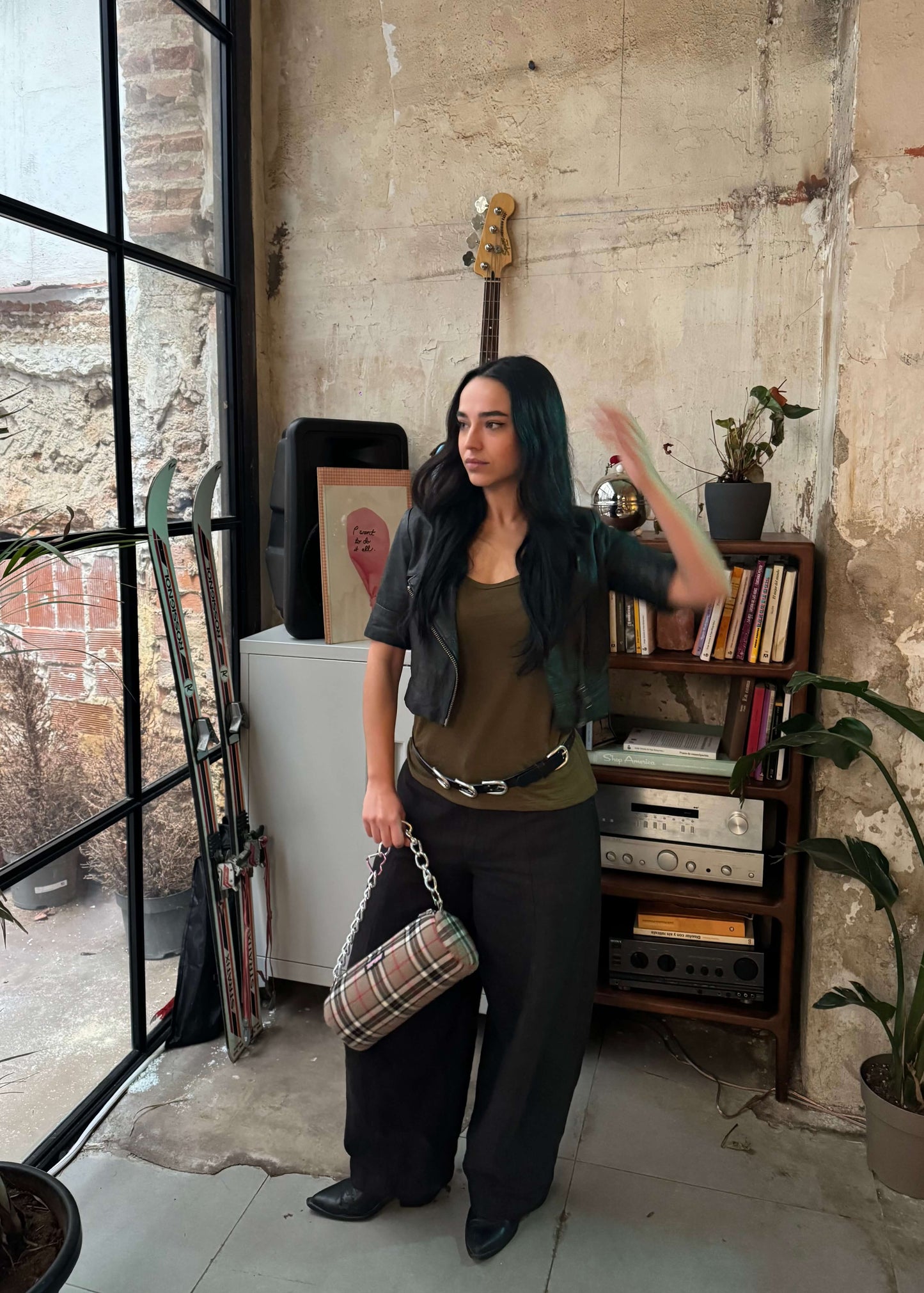 Bolso escocés negro artesanal - foto lifestyle UP2U bags